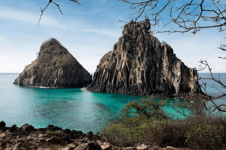 Descubra a Beleza de Fernando de Noronha Além das Praias