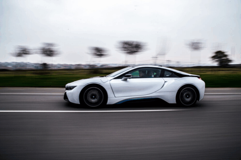 Superesportivos Elétricos: O Futuro do Luxo nas Estradas