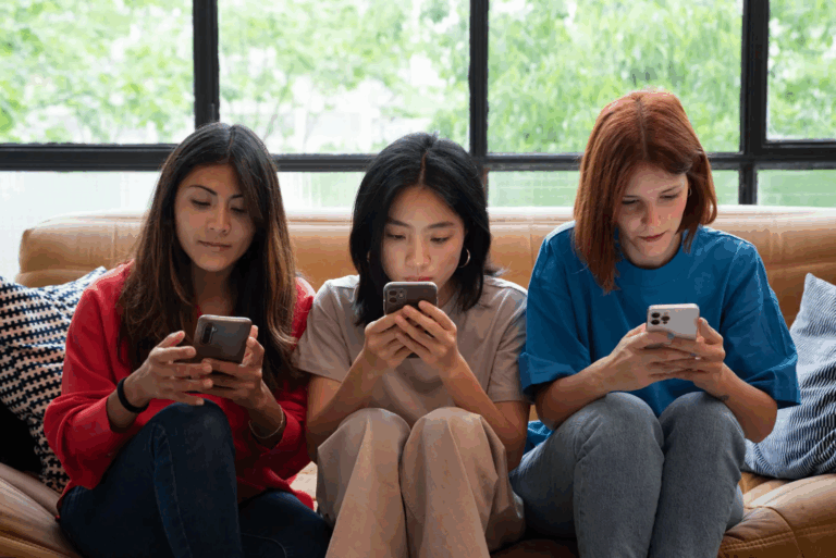 Juventude e Redes Sociais: Impactos na Saúde Mental Global