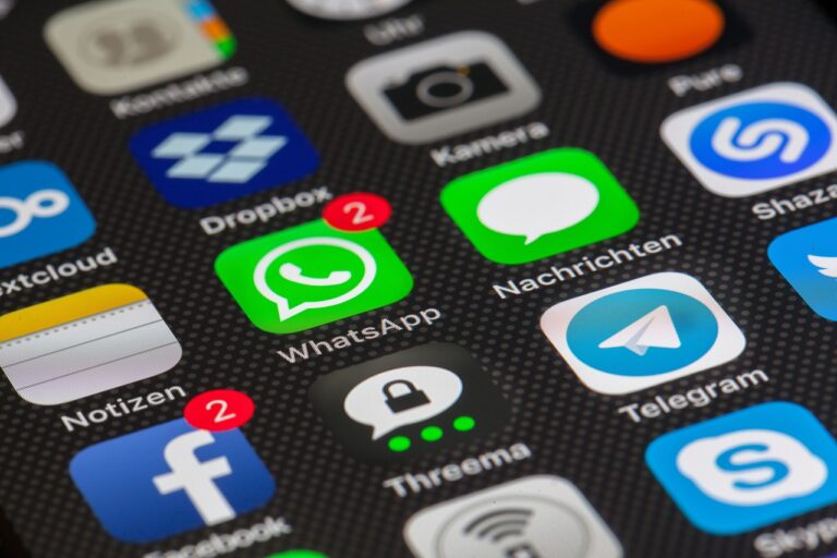 Como as Redes Sociais Estão Redefinindo a Vida Social