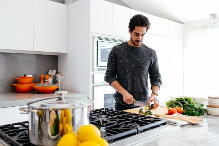 Homens na Cozinha: Um Caminho para Autonomia e Saúde