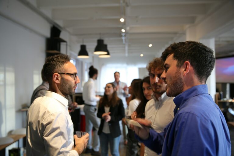 Dicas de Carreira: Como o Networking Pode Impulsionar Seu Sucesso