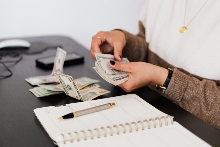 Dicas Valiosas para Economizar e Investir com Inteligência