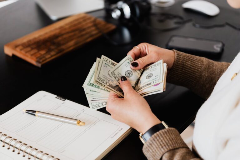 Dicas Práticas para Melhorar sua Saúde Financeira