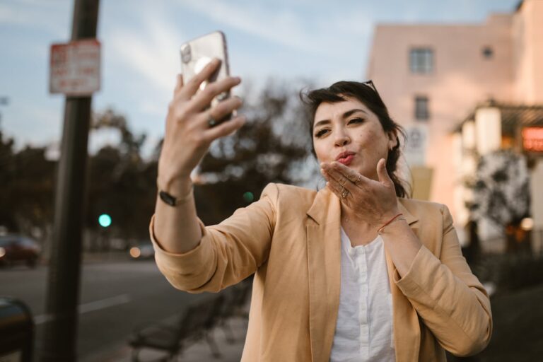 Como a Tecnologia Está Transformando os Relacionamentos Modernos