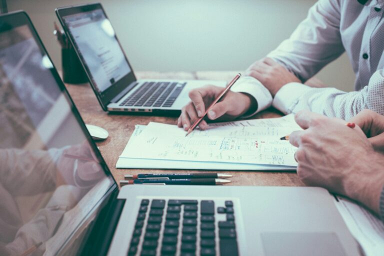 Dicas Essenciais de Finanças Pessoais para Homens Modernos