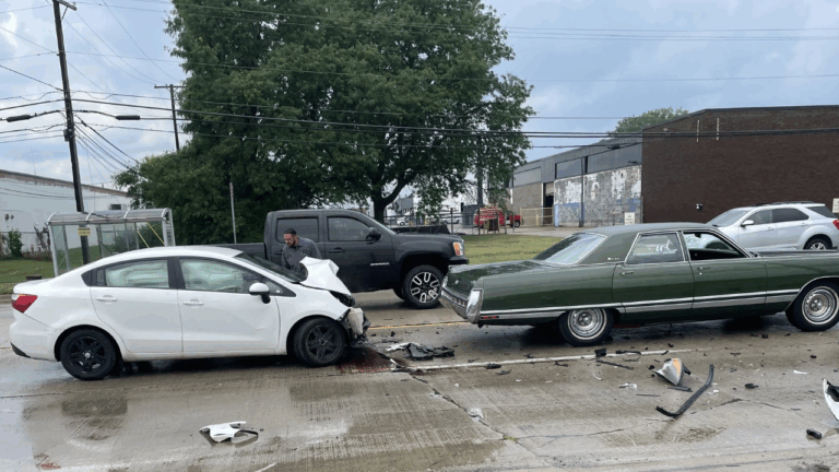 carro antigo, Chrysler New Yorker, engenharia automotiva, segurança veicular, acidente viral