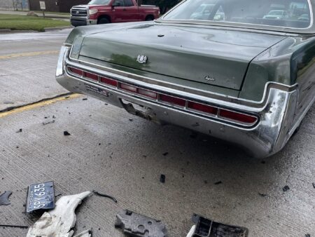 carro antigo, Chrysler New Yorker, engenharia automotiva, segurança veicular, acidente viral